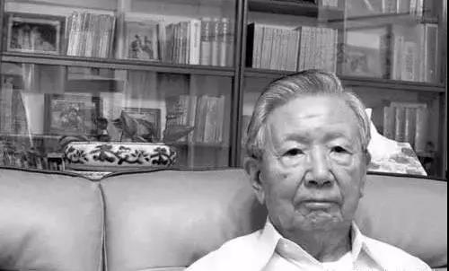 【致敬|韋政通?生存 生活 生命】海格物流向江蘇鎮(zhèn)江市圖書館捐贈(zèng)韋政通先生銅像
