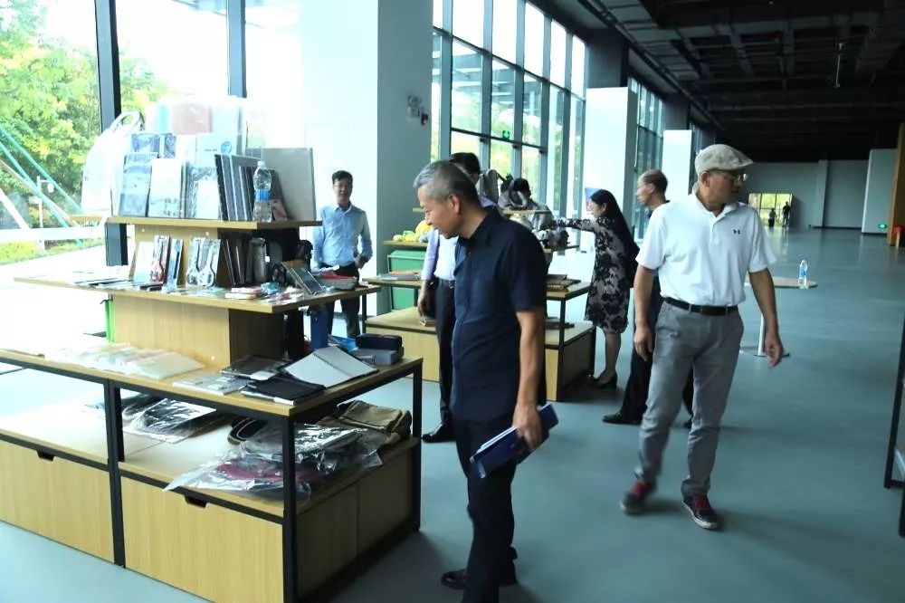【研討獻(xiàn)策?助力鹽田臨港產(chǎn)業(yè)發(fā)展】鹽田區(qū)政協(xié)經(jīng)濟(jì)委專題研討會(huì)在海格云鏈大樓召開 【研討獻(xiàn)策?助力鹽田臨港產(chǎn)業(yè)發(fā)展】鹽田區(qū)政協(xié)經(jīng)濟(jì)委專題研討會(huì)在海格云鏈大樓召開