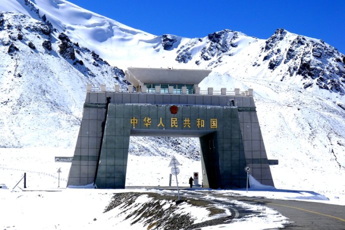 萬山堆積雪,積雪壓萬山——中巴口岸紅其拉甫 萬山堆積雪,積雪壓萬山——中巴口岸紅其拉甫