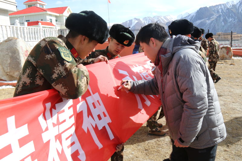 “雪山行 邊關(guān)情”活動正式啟動 海格物流黨委赴紅其拉甫慰問官兵 “雪山行 邊關(guān)情”活動正式啟動 海格物流黨委赴紅其拉甫慰問官兵