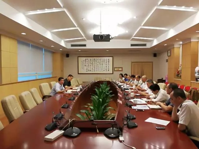 鹽田區(qū)委副書記黃偉平一行為掛點企業(yè)解難題促發(fā)展 鹽田區(qū)委副書記黃偉平一行為掛點企業(yè)解難題促發(fā)展