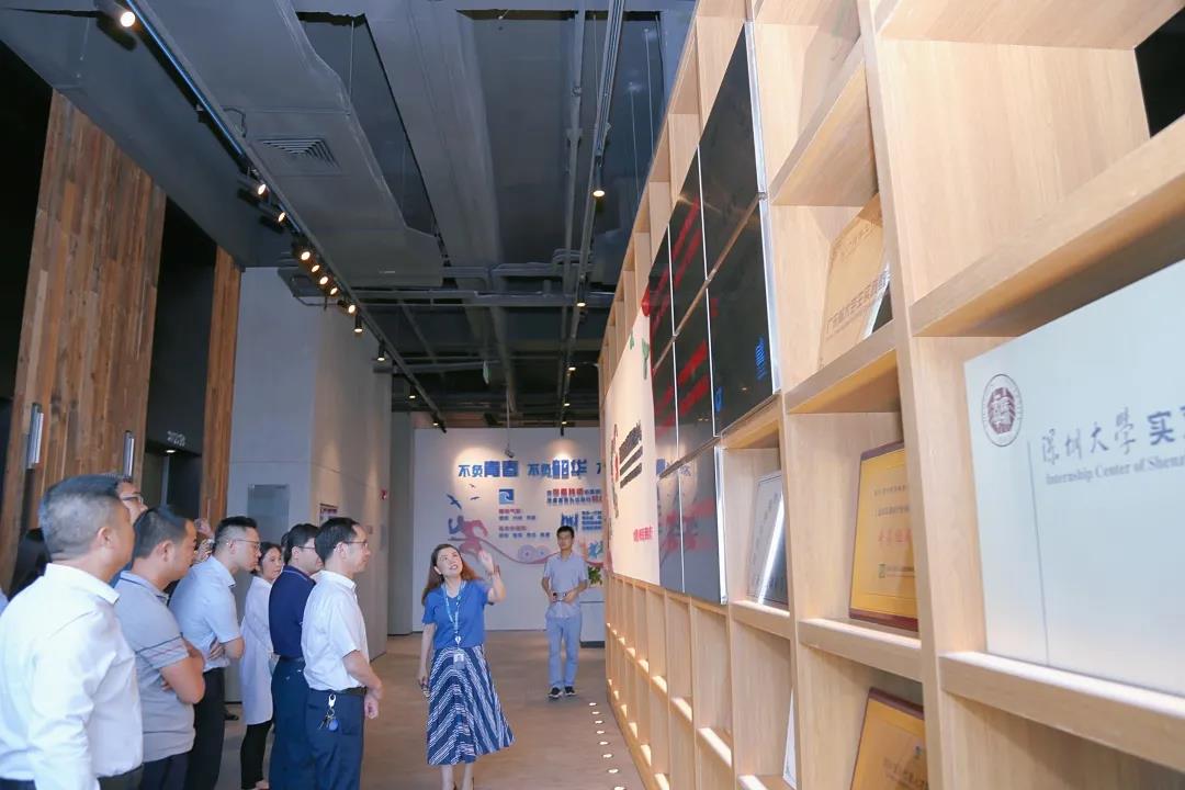 深企人走進名企系列之海格物流參訪——暨深圳市企業(yè)人力資源發(fā)展促進會鹽田區(qū)分會授牌儀式
