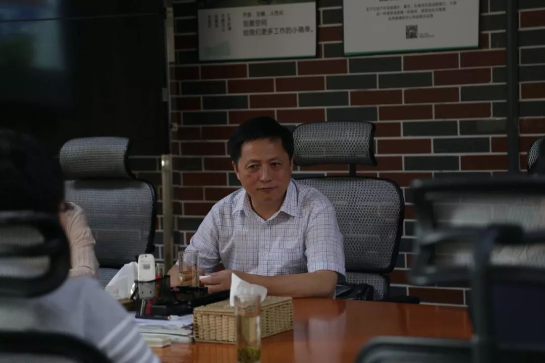 寧波跨境電商協(xié)會(huì)企業(yè)一行來訪海格物流 寧波跨境電商協(xié)會(huì)企業(yè)一行來訪海格物流
