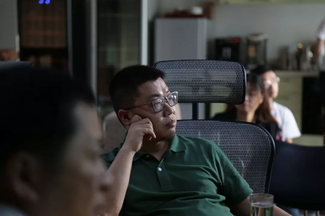 寧波跨境電商協(xié)會(huì)企業(yè)一行來訪海格物流 寧波跨境電商協(xié)會(huì)企業(yè)一行來訪海格物流