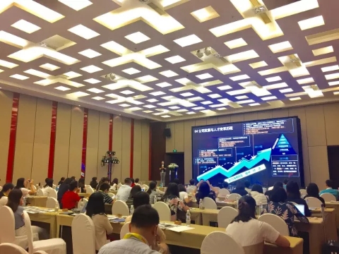 海格物流榮膺2018中國(guó)學(xué)習(xí)與發(fā)展價(jià)值大獎(jiǎng)之“最佳實(shí)踐獎(jiǎng)” 海格物流榮膺2018中國(guó)學(xué)習(xí)與發(fā)展價(jià)值大獎(jiǎng)之“最佳實(shí)踐獎(jiǎng)”