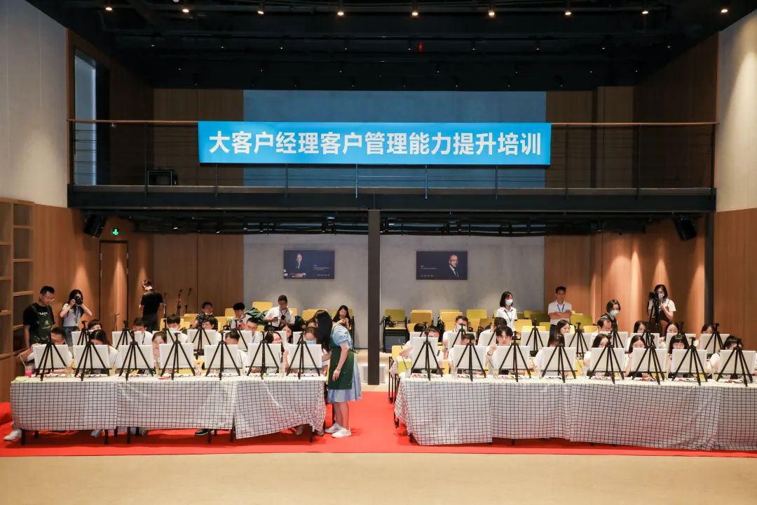 海格大商務體系半年度總結(jié)會議 海格大商務體系半年度總結(jié)會議