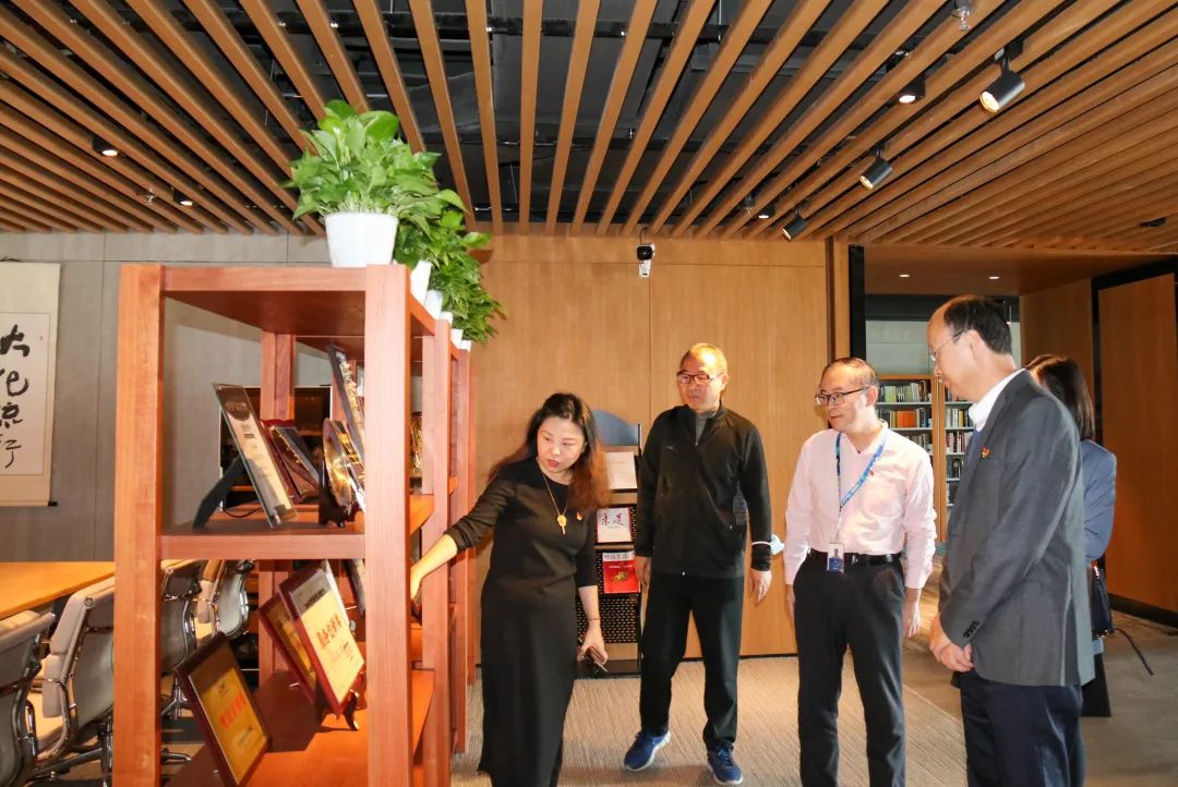 廣東省輕工業(yè)技師學(xué)院黨委書記一行來訪海格 廣東省輕工業(yè)技師學(xué)院黨委書記一行來訪海格