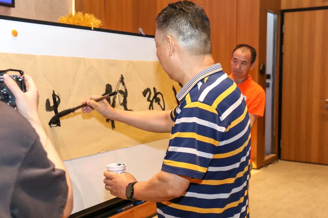 深圳市江西安福商會(huì)走訪海格物流聯(lián)誼交流活動(dòng)圓滿舉行! 深圳市江西安福商會(huì)走訪海格物流聯(lián)誼交流活動(dòng)圓滿舉行!