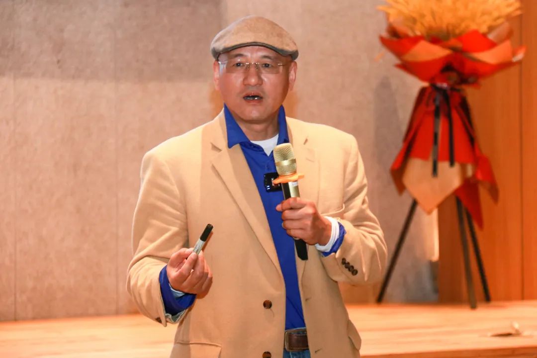 海格云鏈2022年經(jīng)營總結(jié)會暨2023年績效簽約儀式隆重舉行