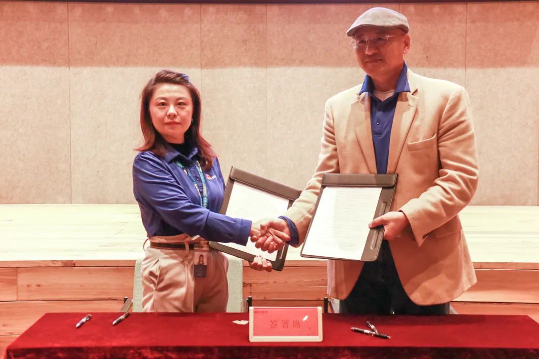 海格云鏈2022年經(jīng)營總結(jié)會暨2023年績效簽約儀式隆重舉行