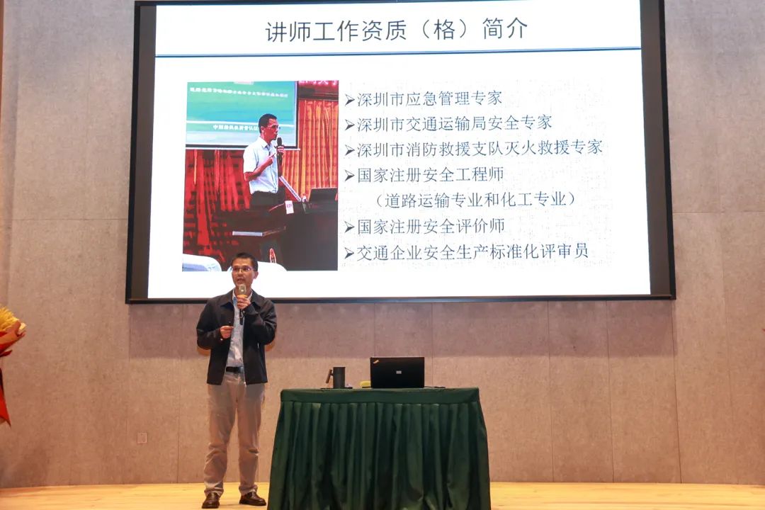 海格云鏈2022年經(jīng)營總結(jié)會暨2023年績效簽約儀式隆重舉行
